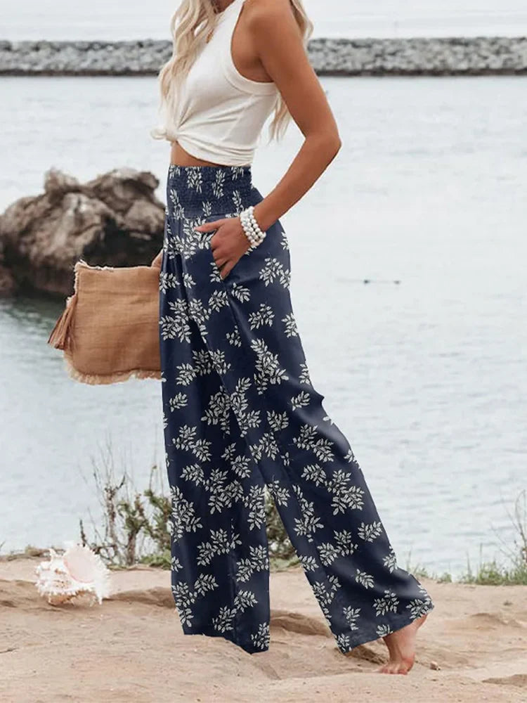 Resort pants with floral print and a casual fit