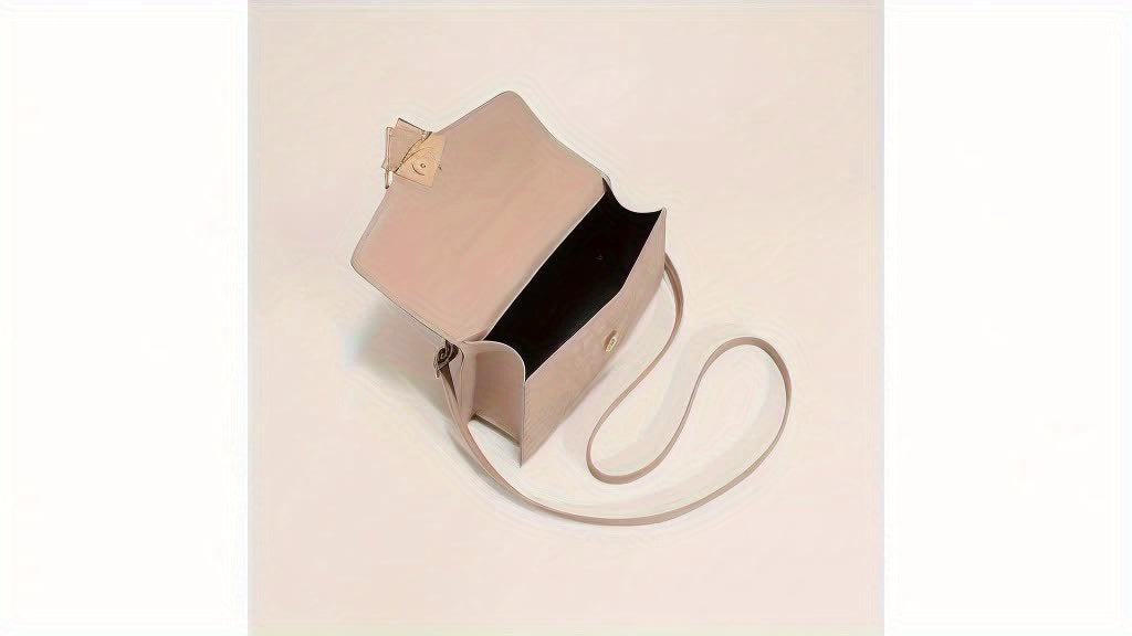 Croc-Effect bag with structured silhouette and gathered strap