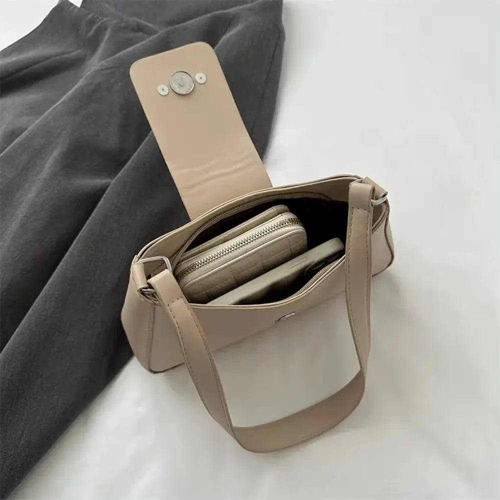 90s Baguette bag with a sculpted silhouette, an everyday essential